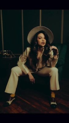 Click to view full size image
==============
Instragram_Shoot_4_-00875.jpg Instragram_Shoot_4_-00875.jpg